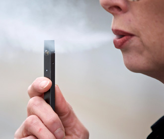 Во Франции собираются запретить одноразовые электронные сигареты