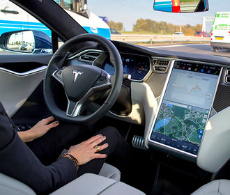 Сотрудники Tesla подсматривают за своими клиентами через камеры в электромобилях - Reuters