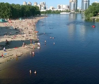 В Киеве не рекомендуют купаться на 20 пляжах