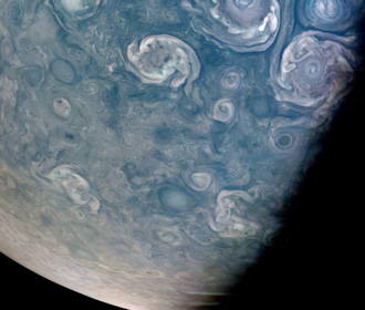 NASA показало новые снимки Юпитера