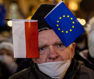 Польша грозит ЕС последствиями за блокирование COVID-средств