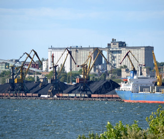 Морской экспорт российского угля фактически остановлен из-за санкций ЕС - Bloomberg