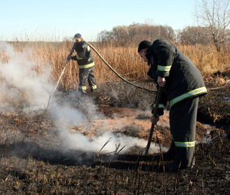 В Киевской области спасатели тушат 5 очагов возгорания торфяников