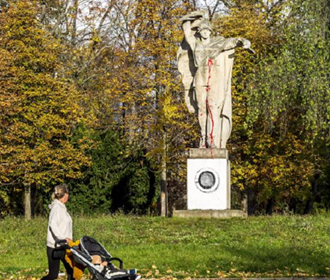 В Чехии к памятнику красноармейцу дорисовали стиральную машину
