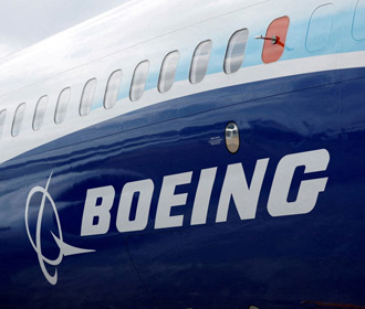 Компания Boeing нашла оправдание оторвавшейся в полете двери самолета