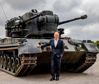 Британские танки для Украины не изменят позицию Шольца, она зависит от Байдена - Politico