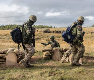 Евросоюз может отправить в Украину военных инструкторов - El Pais