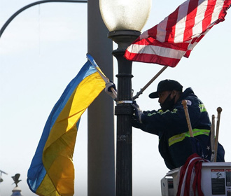 Большинство американцев одобряют помощь Украине