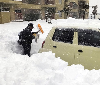Снегопады в Японии унесли жизни 17 человек