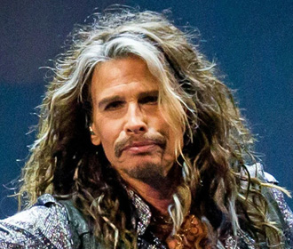 Вокалиста Aerosmith обвинили в сексуализированном насилии