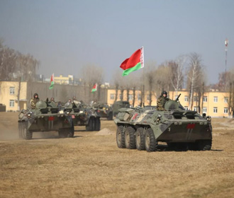 Беларусь перебросила технику и военных на границу с Литвой