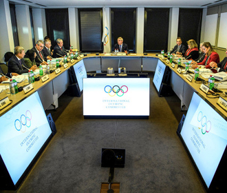 МОК не планирует снимать санкции с российских и белорусских спортсменов
