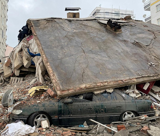 Эрдоган объявил 7-дневный национальный траур по жертвам разрушительного землетрясения