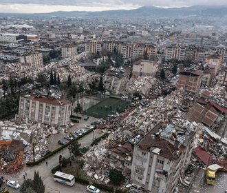 Число жертв землетрясения в Турции превысило 8,5 тыс.