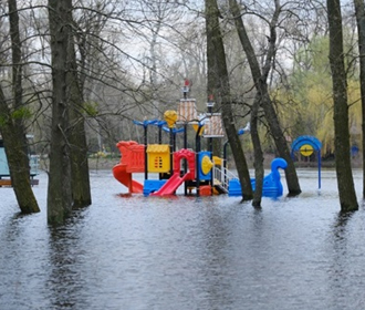 Уровень воды в Киеве снова поднялся
