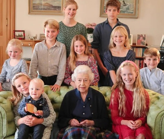Королевская семья почтила память покойной Елизаветы II