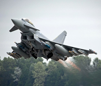 Германия могла бы добавить в "авиационную коалицию" истребитель Eurofighter − Резников