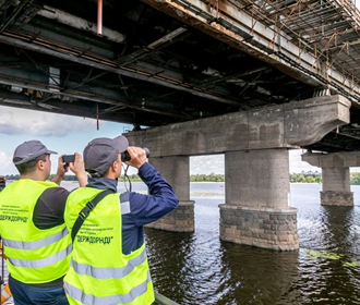 Киевские мосты Патона и Метро критически повреждены - комиссия