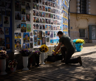 Зеленский почтил память погибших украинских военных