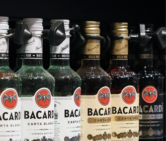Алкогольную компанию Bacardi внесли в список спонсоров войны