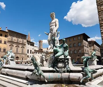 Турист из Германии сломал статую Нептуна во Флоренции
