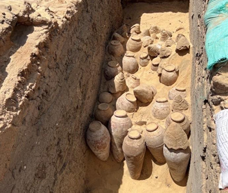 В Египте нашли сотни кувшинов с древним вином