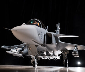Jas Gripen истребитель