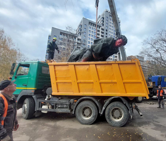 В Киеве демонтирован памятник Пушкину