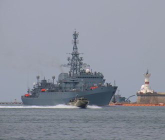 В Крыму мог быть поврежден третий корабль - ВМС