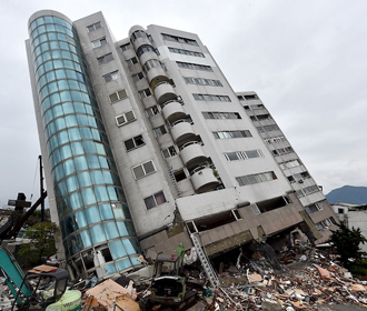 Число погибших при землетрясении на Тайване возросло