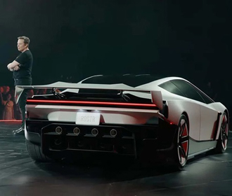 Tesla показала презентацию летающего Roadster Rocket